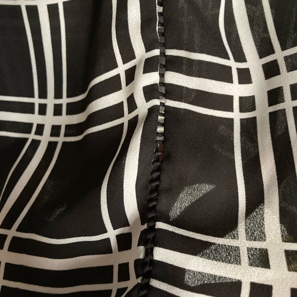 Collective Concepts women’s blouse. Size XS. Black/white. Sheer. - Picture 4 of 6